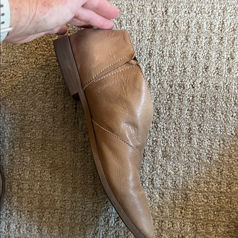 Bueno Women's Brown Leather Loafers - Picture 5 of 5